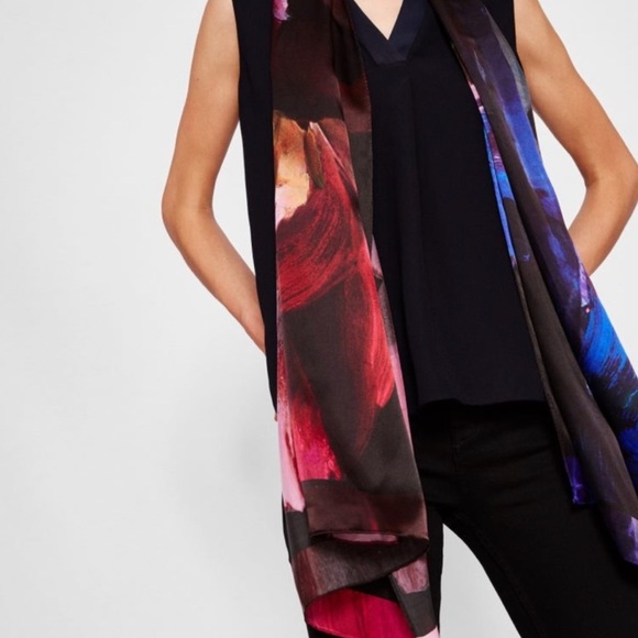 💕HOST PICK💕 Ted Baker Impressionist Bloom Cape Scarf - Picture 2 of 16